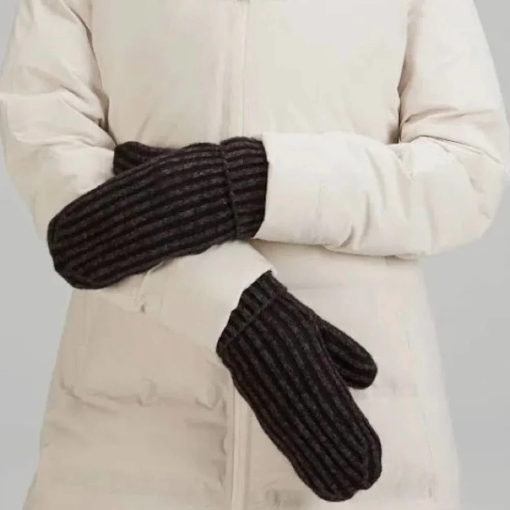 LULULEMON Textured Fleece Lined Mittens Womens XS Small XS/S Black NWT - Picture 1 of 8